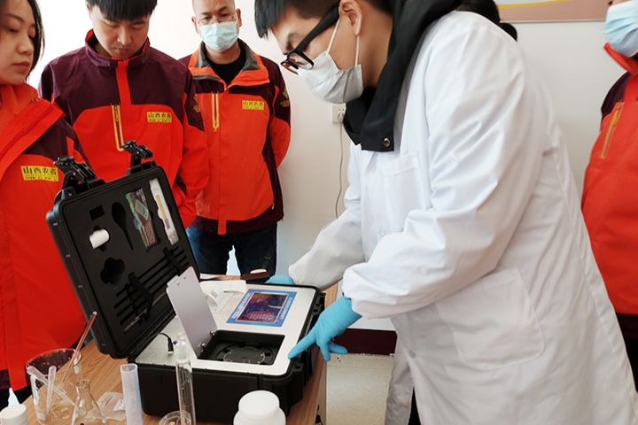 山西農資集團購買多臺土壤養(yǎng)分檢測儀